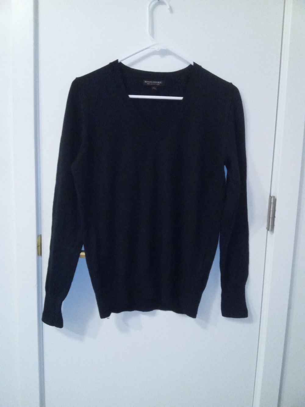 Banana Republic 100% Merino Wool V-Neck Sweater Size M Dark Navy